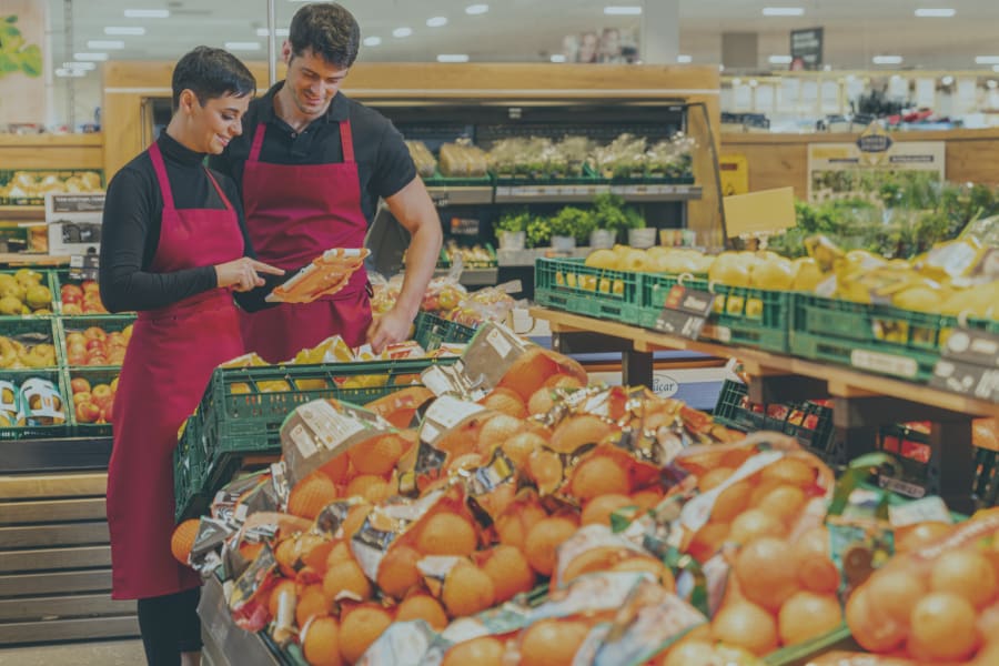 蔬菜部员工与平板电脑