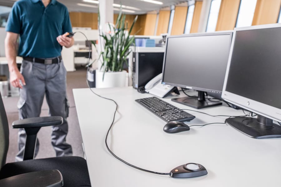 使用 testo 440 风速和 IAQ 室内空气质量多功能测量仪测量舒适度。