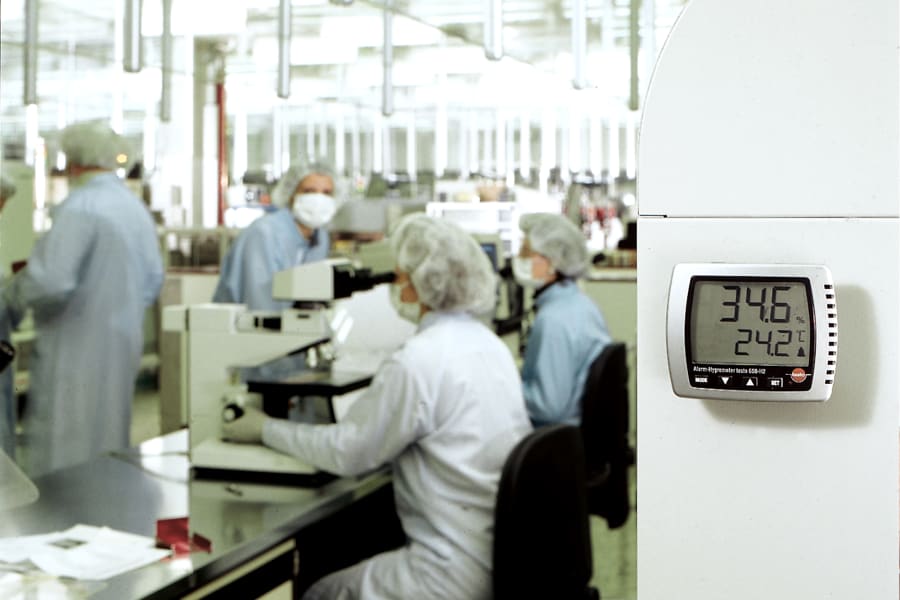 湿度计监测研究实验室的湿度