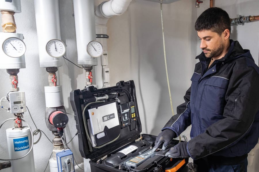 使用 testo 324 压力和泄漏测量仪器检查燃气管道