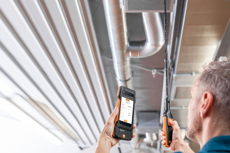 使用 testo 400 和可伸缩式探头进行出口测量