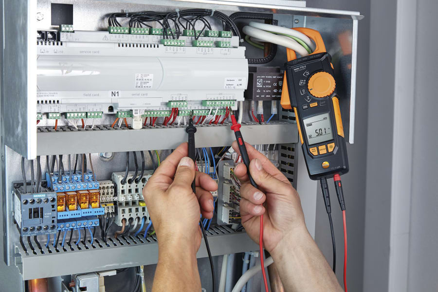 使用德图电流钳监控电气元件