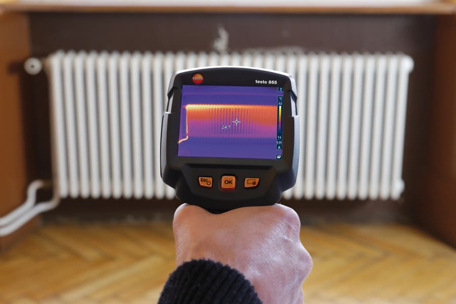 使用数字冷媒表 testo 570s 对热泵进行维护