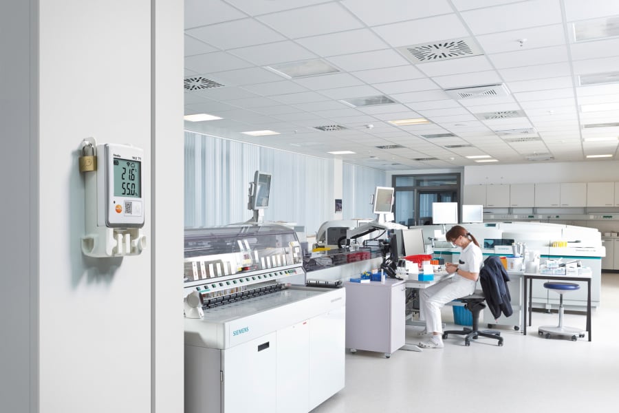 testo Saveris 2 无线数据记录仪系统的记录仪可监测和记录医院实验室的气候值