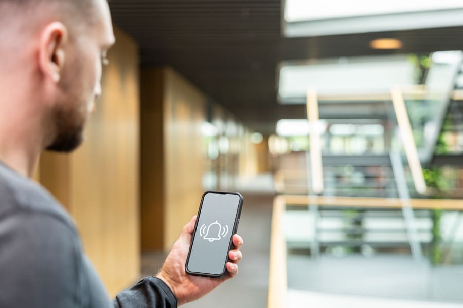 通过平板电脑检索 WLAN 数据记录仪 testo Saveris 2 的数据