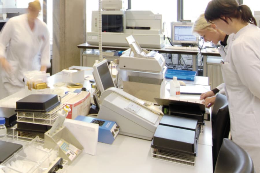 关键过程中监测温度的测试和监控所有环境参数。找到合适的测量技术，确保实验室的环境质量要求。