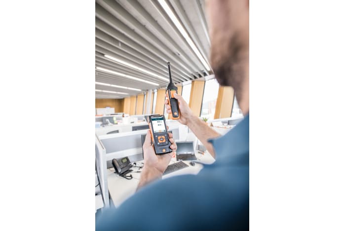 Monitoring of relative humidity in work rooms with humidity probe and testo 440