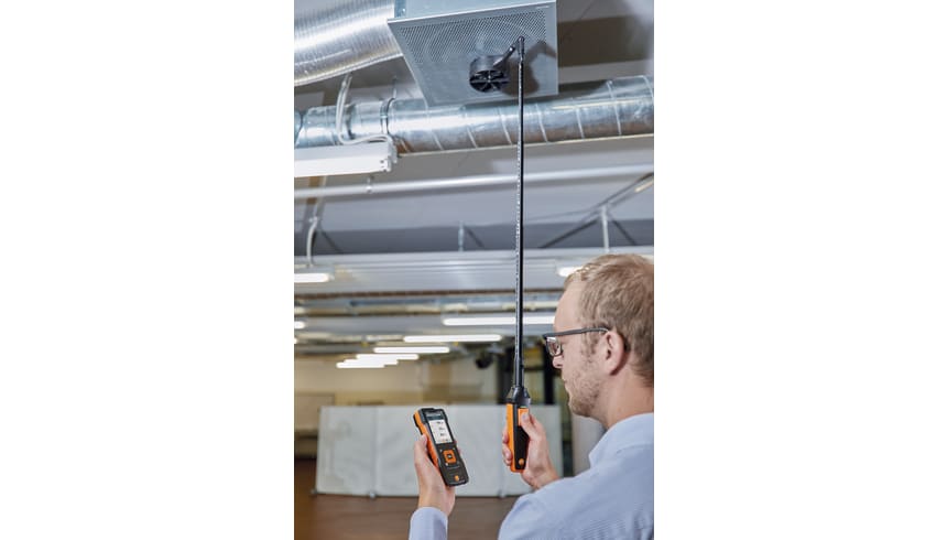 Volumetric flow measurement at ceiling outlets with vane probe (&Oslash; 100 mm) and testo 440